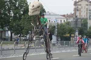 Велосипед-динозавр принял участие во Всеукраинском велодне