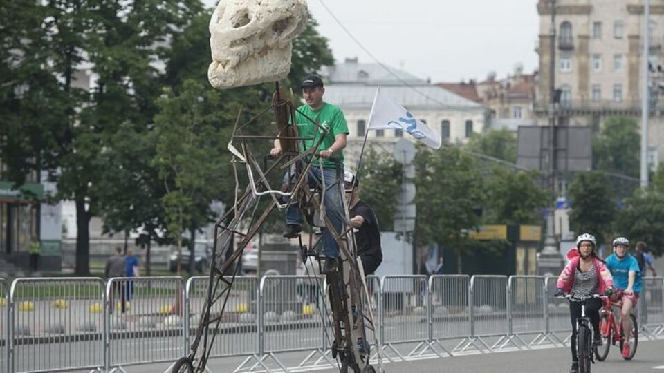Велосипед-динозавр принял участие во Всеукраинском велодне