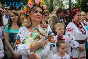 Киевляне и гости столицы приняли участие в мегамарше вышиванок