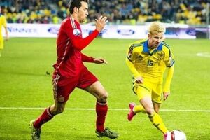 Зинченко дебютировал за сборную Украины в октябре 2015 года