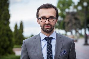 По словам Сергея Лещенко, в документах значатся фамилии не только политиков, но и представителей других сфер