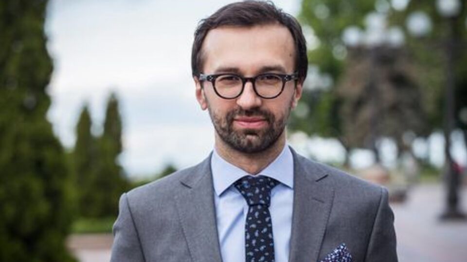 По словам Сергея Лещенко, в документах значатся фамилии не только политиков, но и представителей других сфер