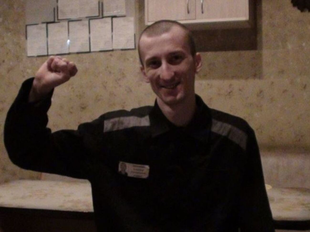 Александр Кольченко передает:&nbsp;"Слава Украине!"