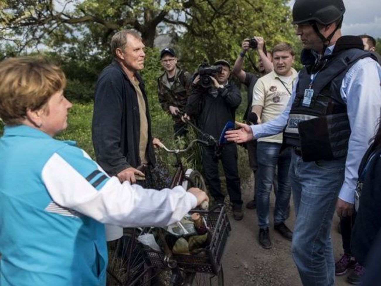 Заместитель главы СММ ОБСЕ Александр Хуг заявил, что боевики мешали сотрудникам миссии