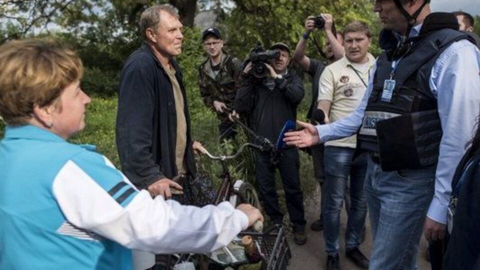 Заместитель главы СММ ОБСЕ Александр Хуг заявил, что боевики мешали сотрудникам миссии