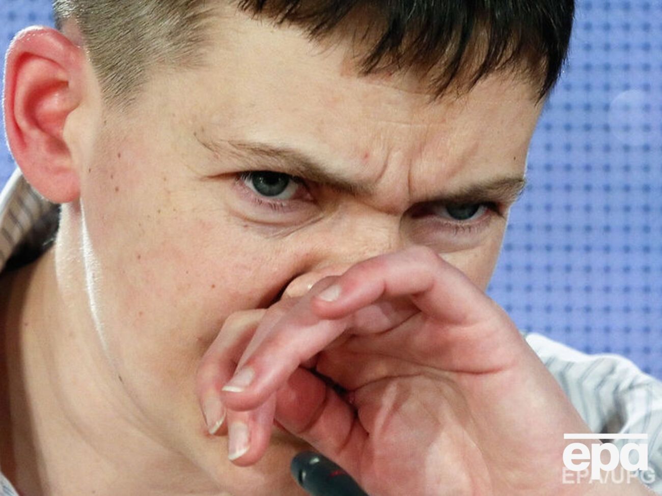 На два года Савченко замуровали в лихорадочном, кричащем, кровоточащем, уже почти забытом нами лете 14-го года, считает журналист&nbsp;Рахманин