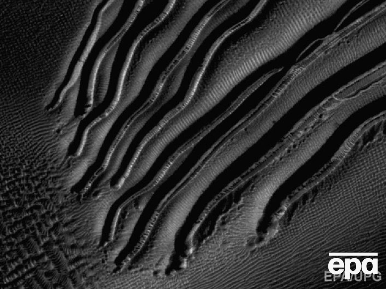 Ученые считают, что рельеф Марса может менять кипящая вода