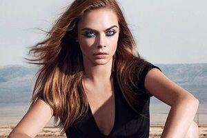Делевинь презентовала бьюти-новинки YSL