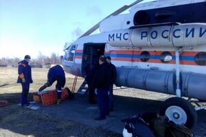 На месте крушения работают сотрудники российского МЧС