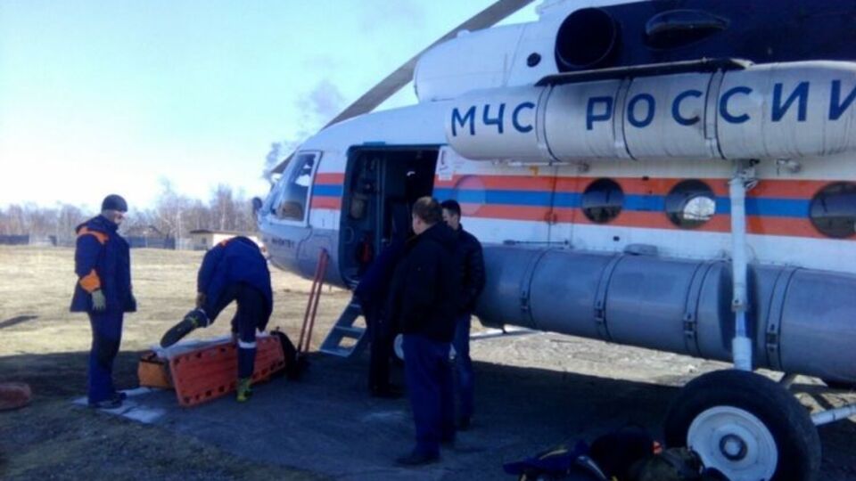 На месте крушения работают сотрудники российского МЧС