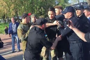 Оппонентов разнимала полиция