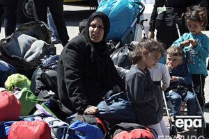 Прием беженцев в Латвии чаще поддерживают молодые люди с хорошим достатком