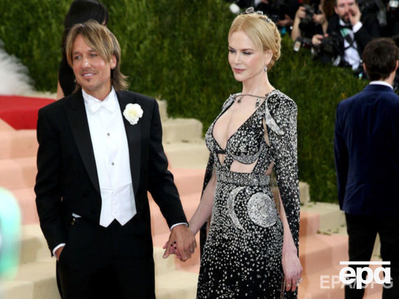 Кит Урбан и Николь Кидман прошли по красной дорожке держась за руки