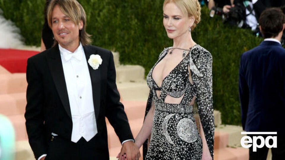 Кит Урбан и Николь Кидман прошли по красной дорожке держась за руки