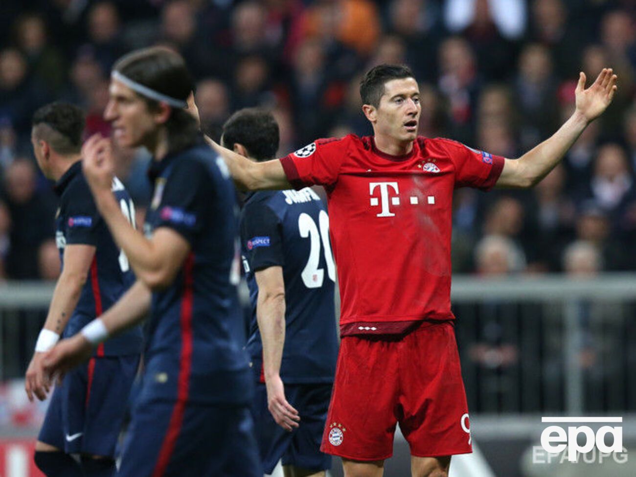 Левандовски принес победу "Баварии" в ответном матче, но этого оказалось мало для выхода в финал ЛЧ
