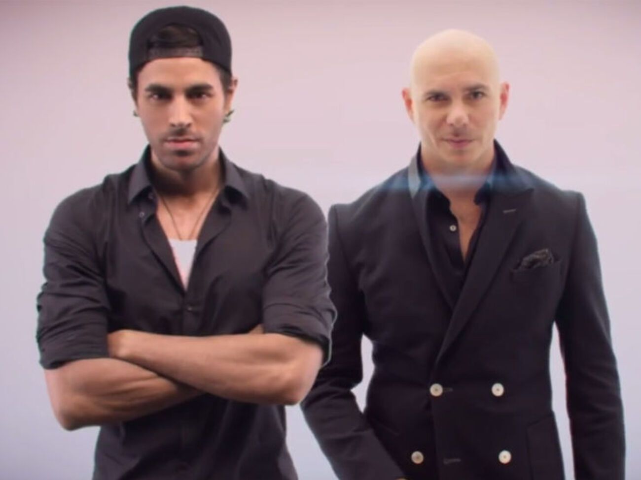 Иглесиас и Pitbull презентовали ролик с участием полуобнаженных девушек