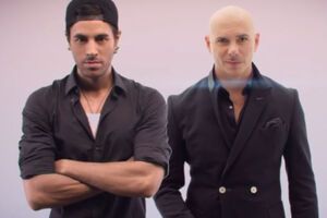 Иглесиас и Pitbull презентовали ролик с участием полуобнаженных девушек