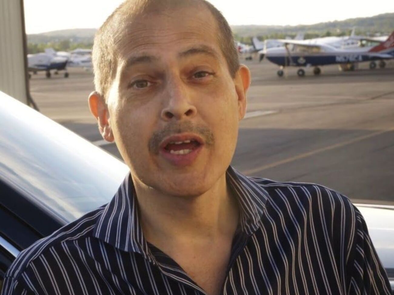 Пилот решил вырвать сыну зуб необычным образом