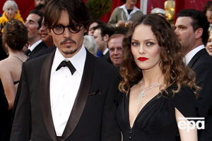 Паради заверила, что Депп никогда не поднимал на нее руку