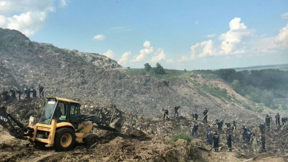 Обвалилось около 100 тыс. м³ мусора