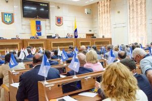 Больше всего голосов дали фракции "Батьківщина", "Доверяй делам" и Блок Петра Порошенко