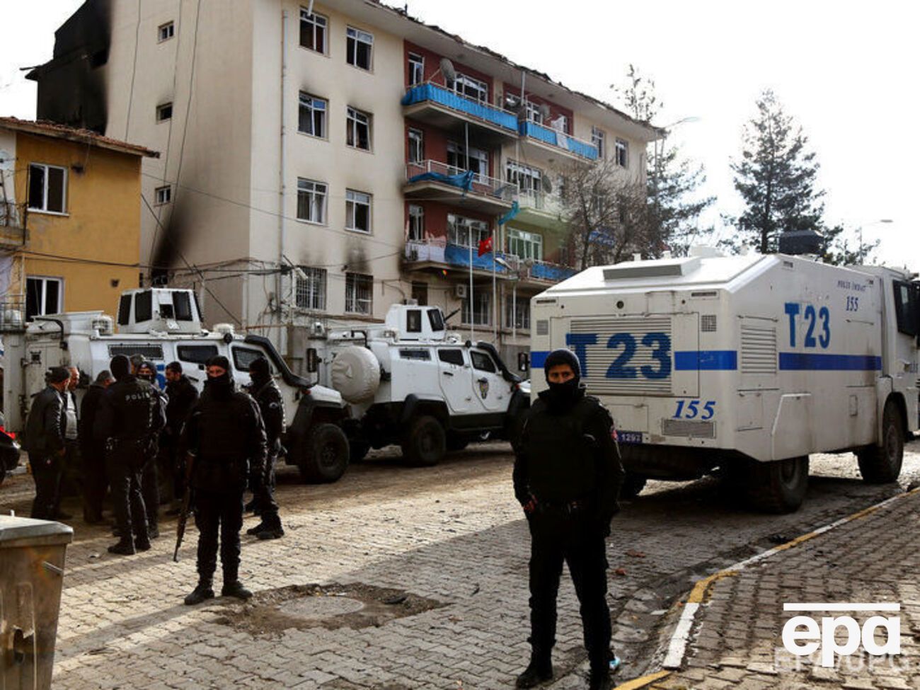 Турецкие полицейские автомобили дважды за день стали объектами атак террористов