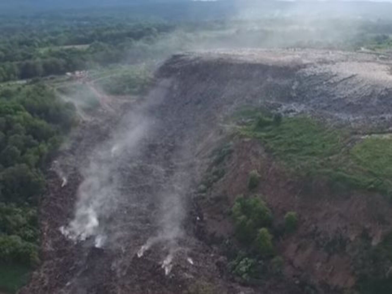 Несколько сот человек принимают участие в спасательной операции