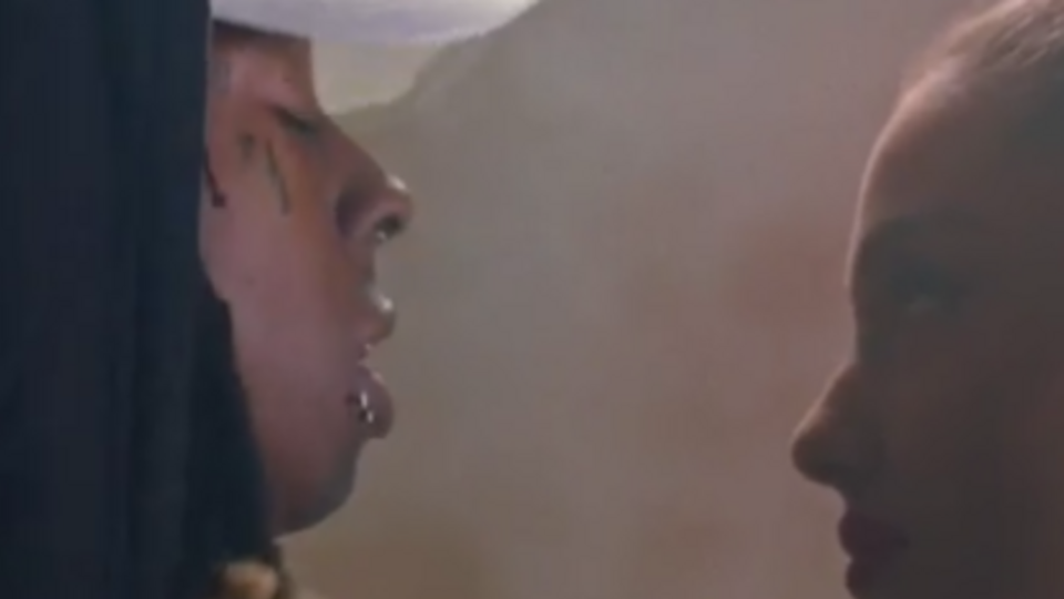 Клип снят на совместную песню Арианы Гранде и рэпера Lil Wayne