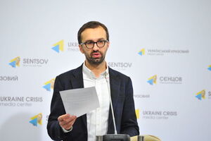 Лещенко: Это расписки о получении огромных денежных средств наличными на осуществление политической деятельности Партии регионов