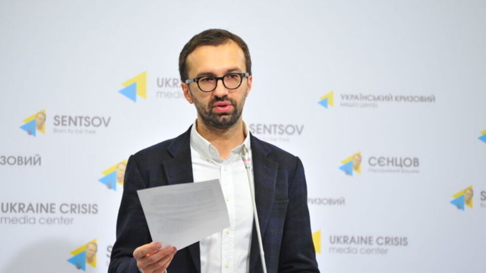 Лещенко: Это расписки о получении огромных денежных средств наличными на осуществление политической деятельности Партии регионов
