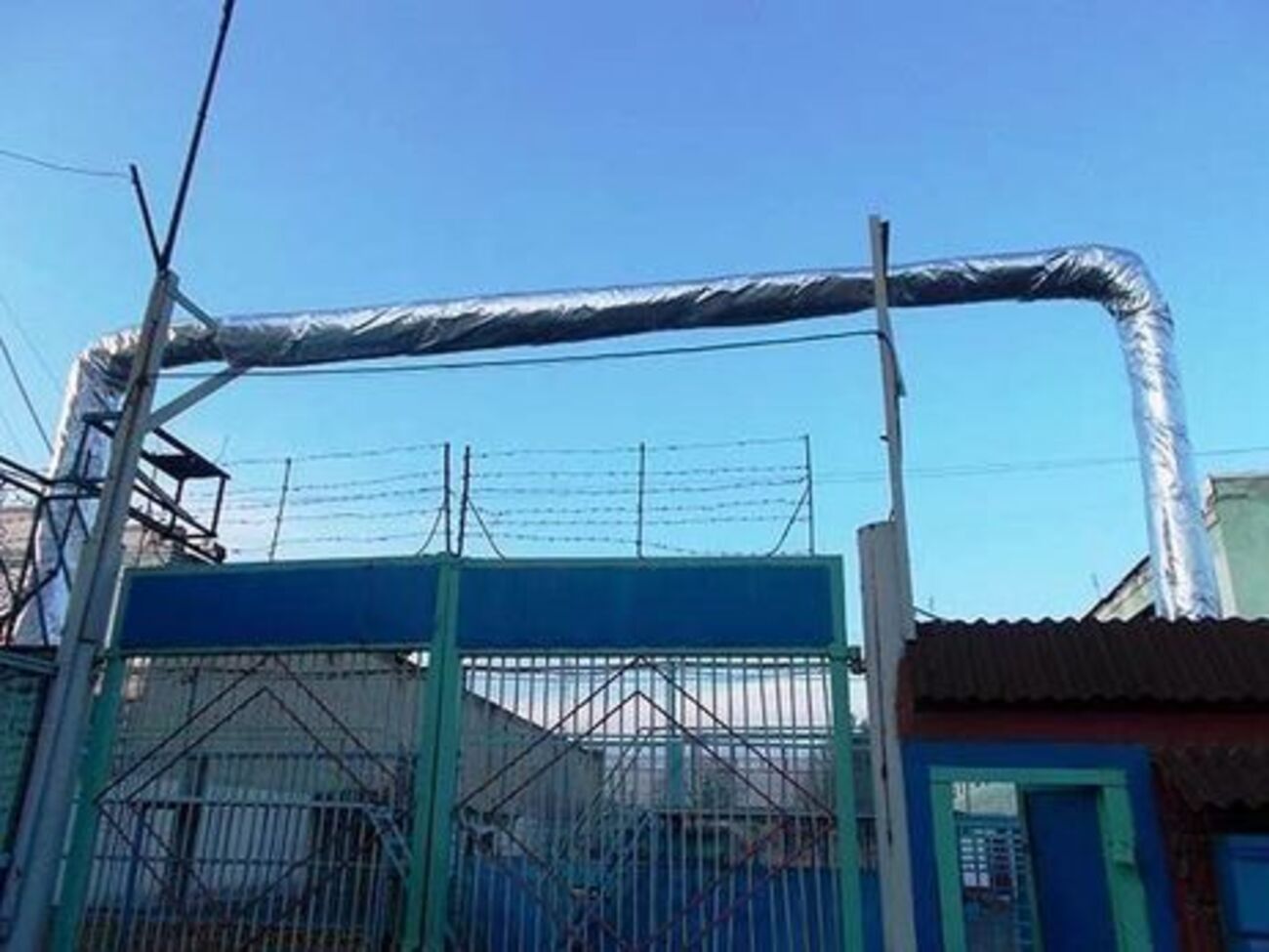 На основании "закона Савченко"&nbsp;от дальнейшего отбывания наказания освобождены 5702 осужденных и 680 заключенных