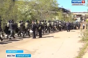 Российские силовики учатся разгонять рабочих, которым не платят зарплату