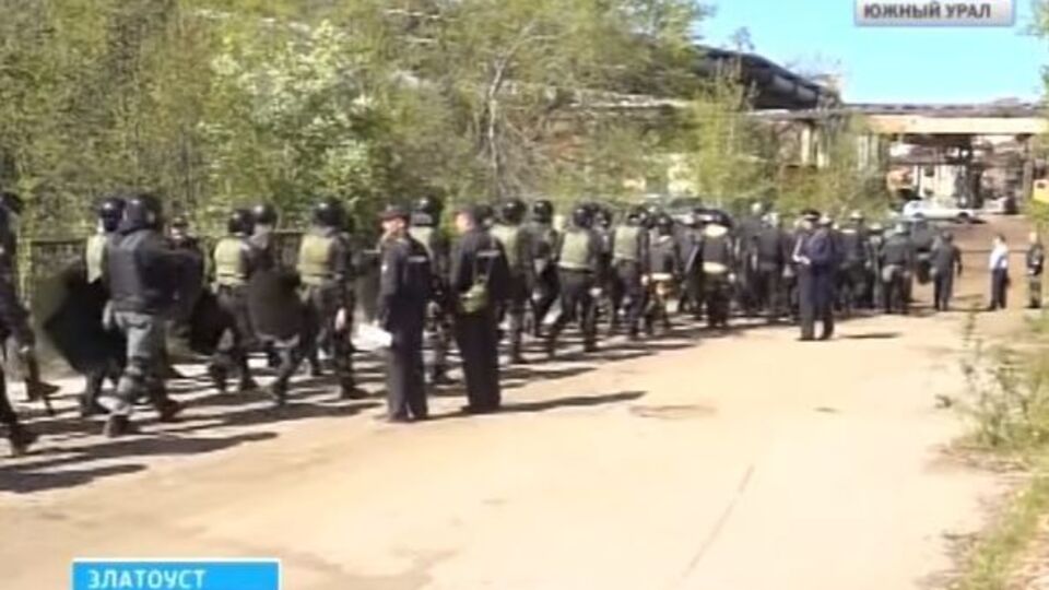 Российские силовики учатся разгонять рабочих, которым не платят зарплату
