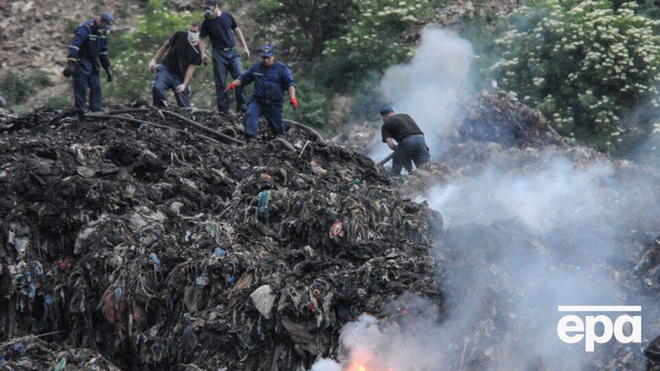 По состоянию на 21.15 на свалке под Львовом найдены тела трех спасателей