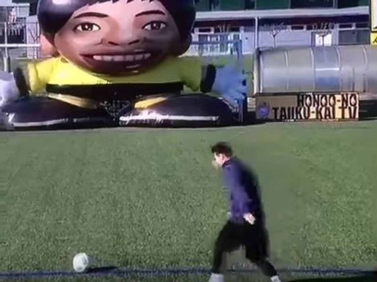 Месси обыграл робота-вратаря