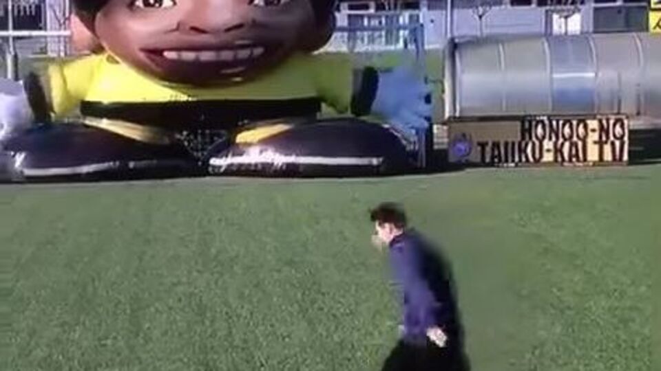 Месси обыграл робота-вратаря