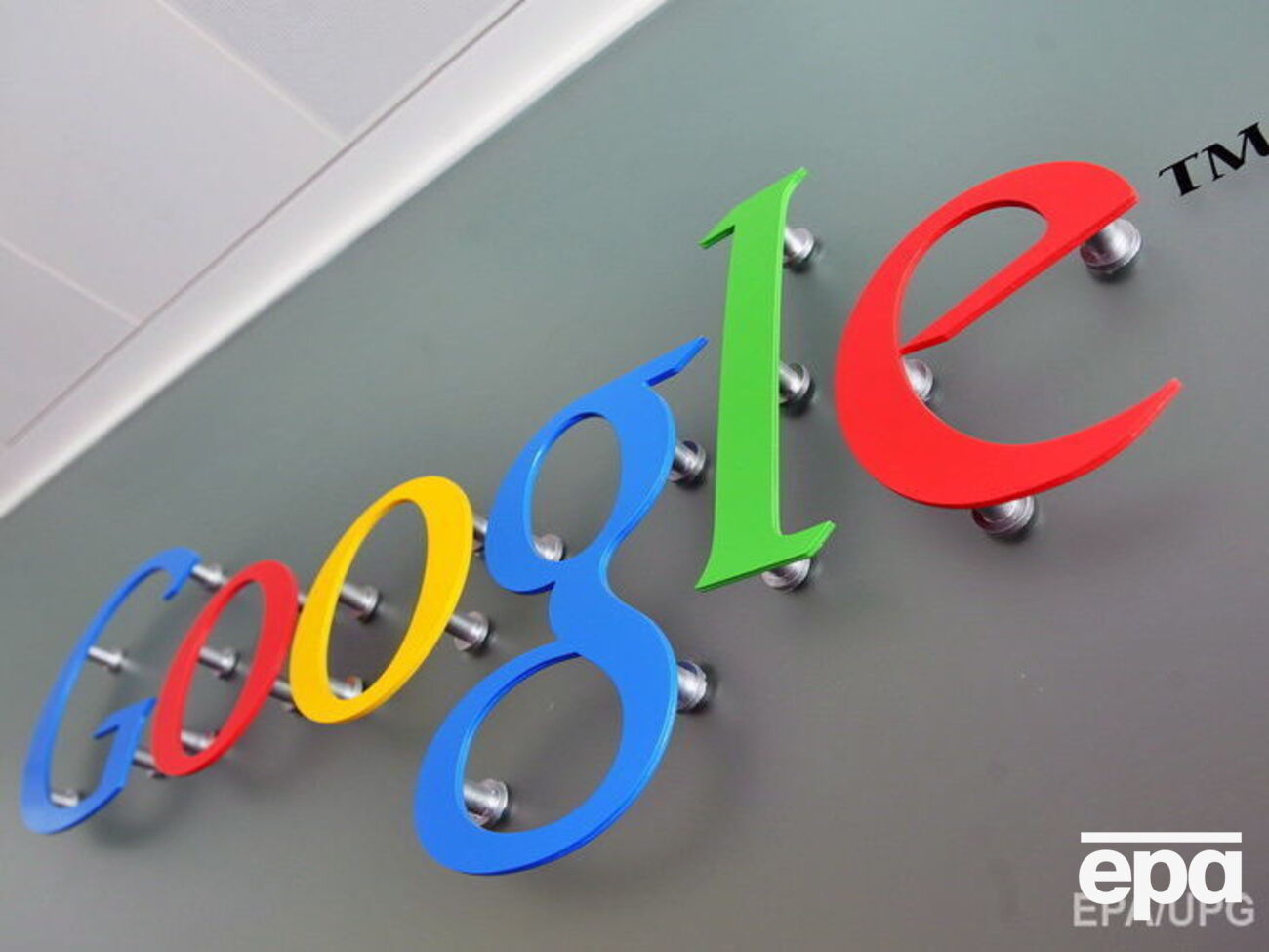 Google запатентовала умные линзы