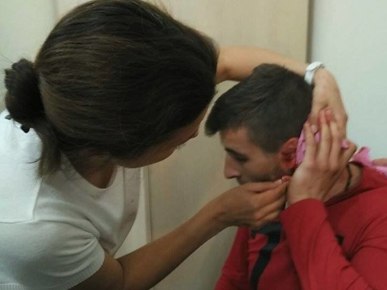 Людей, обстрелявших журналистов, продолжают искать