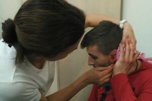 Людей, обстрелявших журналистов, продолжают искать