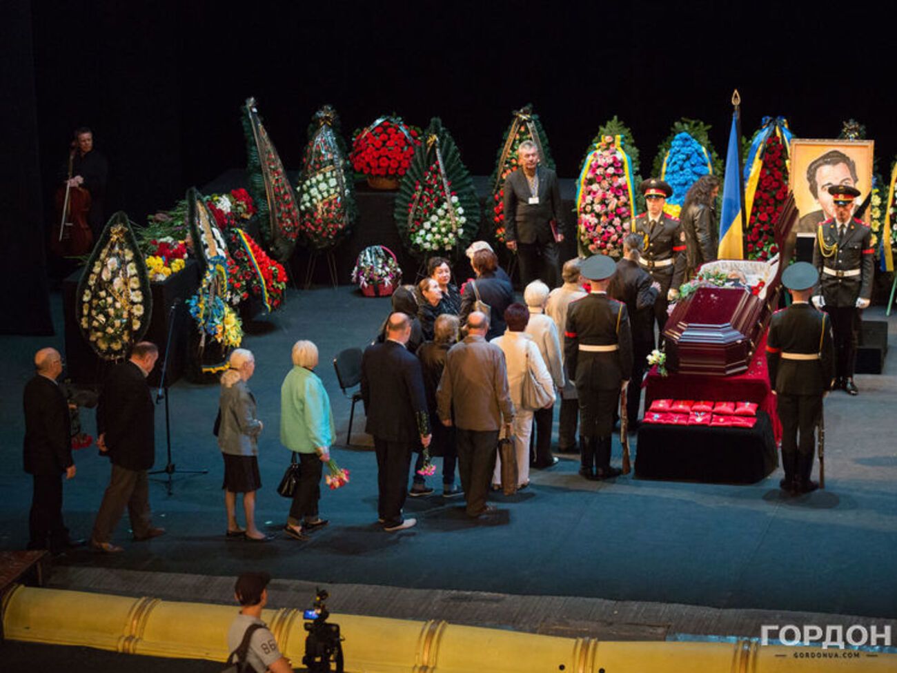 В Киеве провели в последний путь Дмитрия Гнатюка. Фоторепортаж