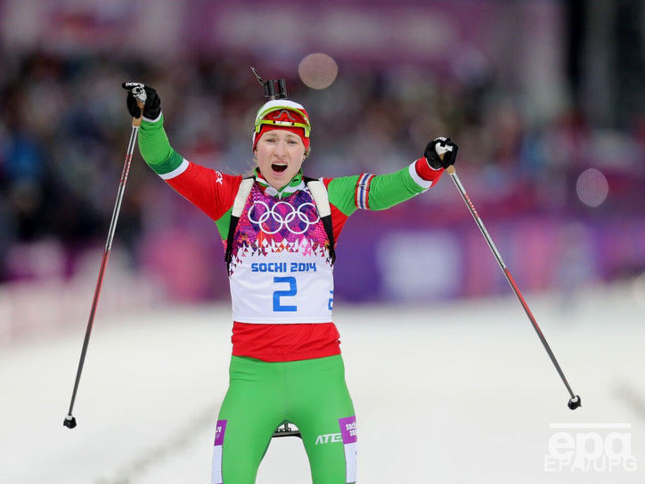 Офицер КГБ Домрачева одерживает победу в масс-старте на Олимпиаде в Сочи, 18 февраля 2014 года