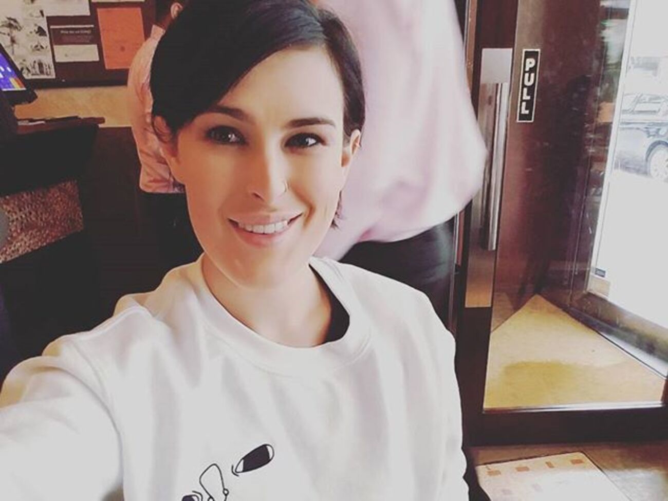 Румер Уиллис:&nbsp;Фотограф изменил мой подбородок, сделав его меньше, и я считаю его действия оскорбительными