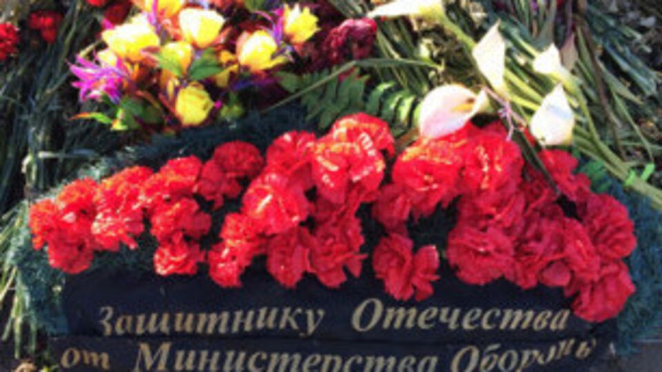Российская школьница рисует прахом прадеда