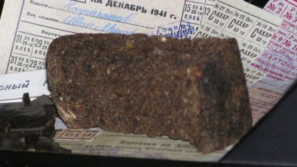 Местным жителям выдадут пайки "блокадного хлеба"