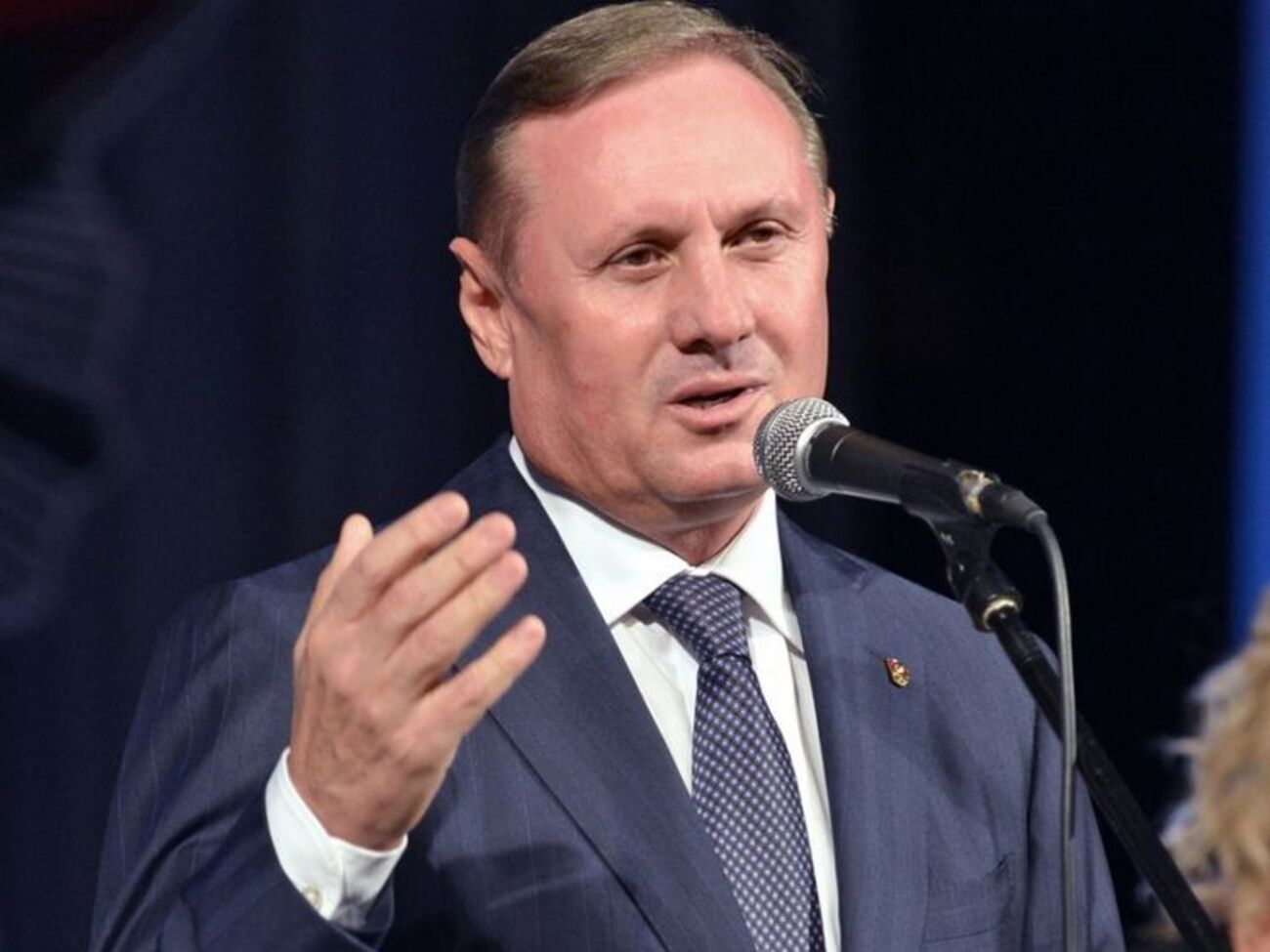 С Ефремова сняли электронный браслет
