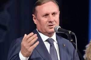 С Ефремова сняли электронный браслет