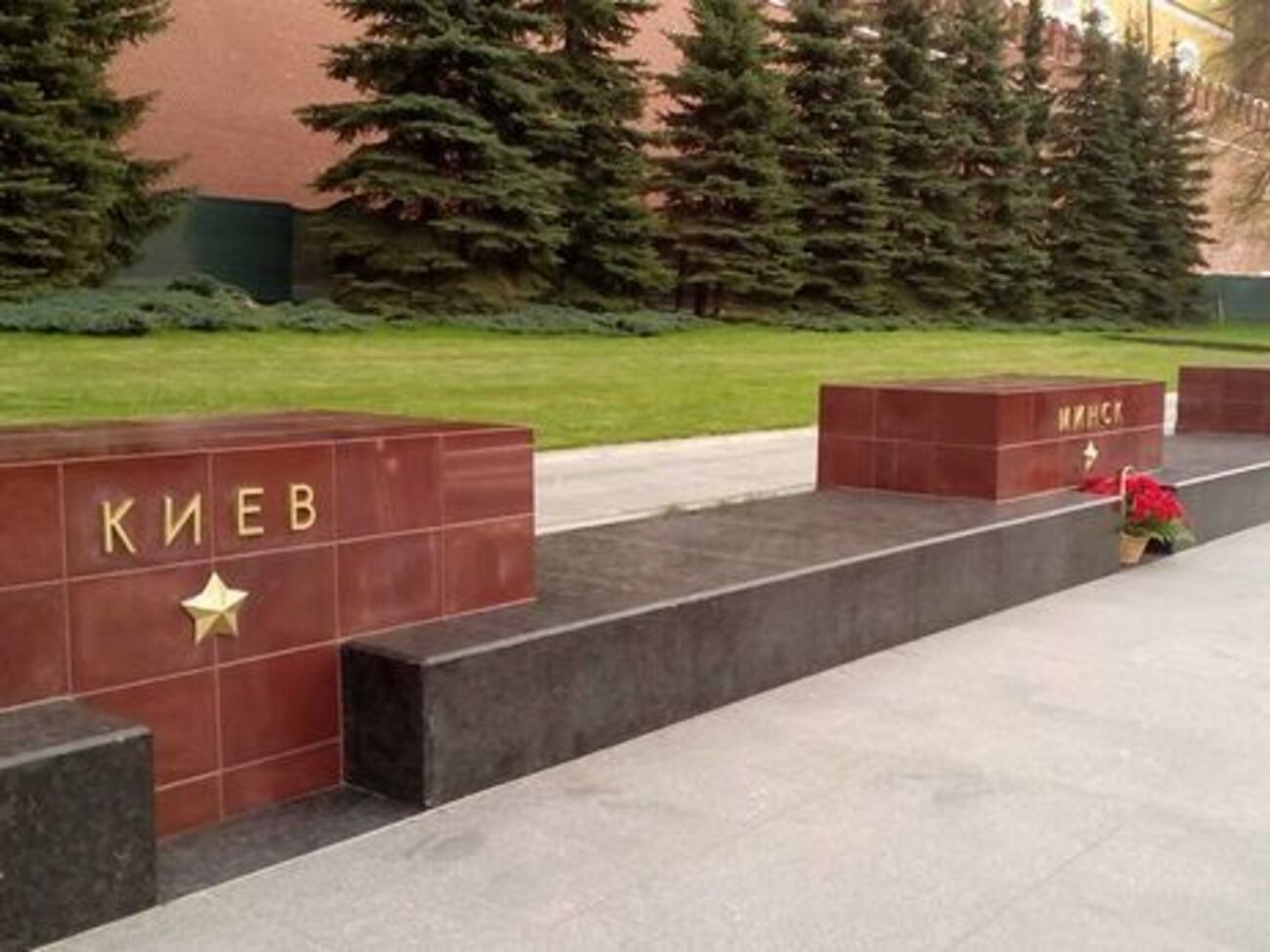 Москва, аллея городов-героев, 3 мая 2016 года