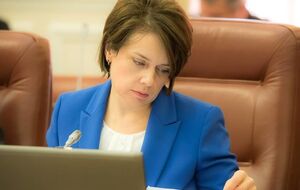 Гриневич заявила, что абитуриенты, как и раньше, смогут подавать до 15 заявлений на поступление на различные факультеты, но теперь не будет ограничено количество учебных заведений