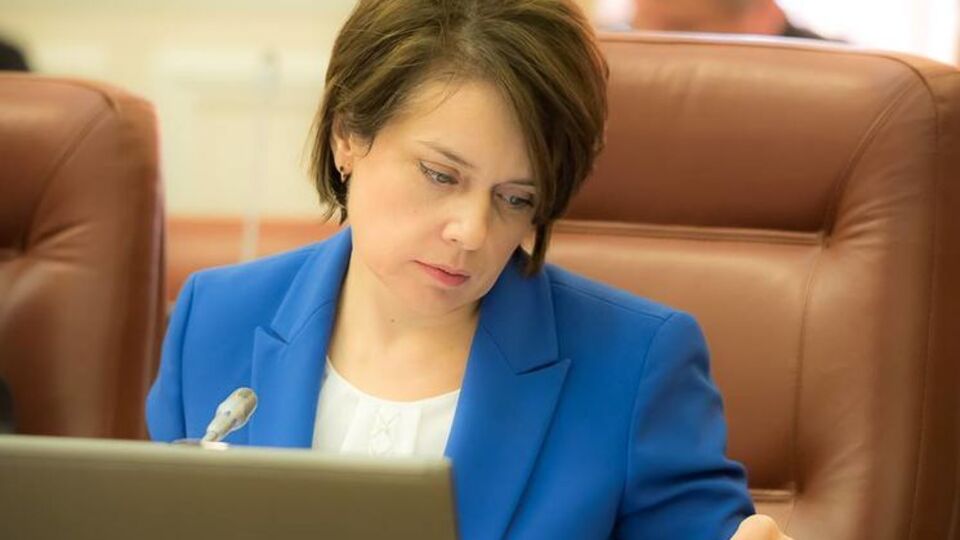 Гриневич заявила, что абитуриенты, как и раньше, смогут подавать до 15 заявлений на поступление на различные факультеты, но теперь не будет ограничено количество учебных заведений