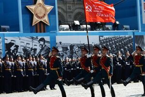 В Оппозиционном блоке считают, что запретом "Знамени Победы" власть "запрещает право ветеранов и всего украинского народа на историческую память"